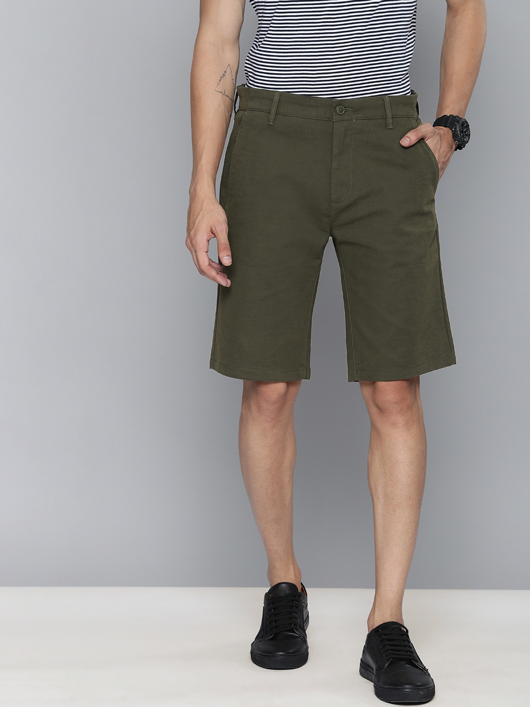 

Levis Men Olive Green Mid-Rise Regular Shorts