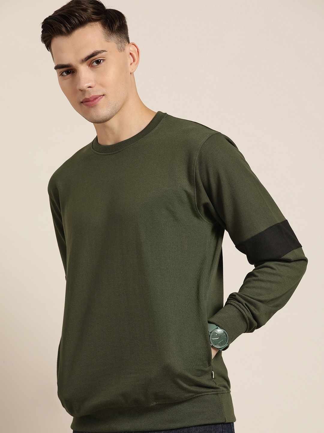 

INVICTUS Men Olive Green Sweatshirt