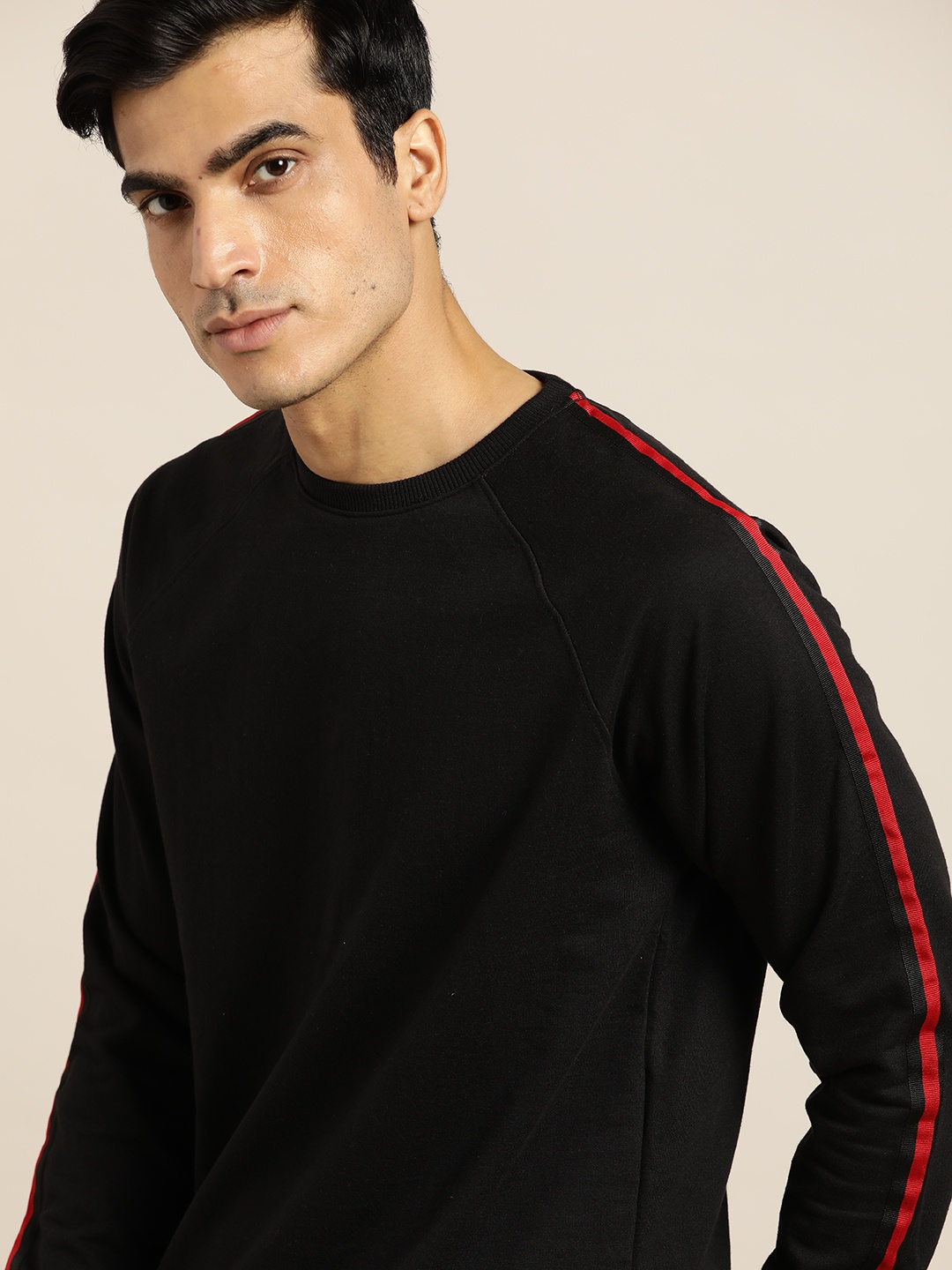 

INVICTUS Men Black Solid Sweatshirt with Side Taping Detail