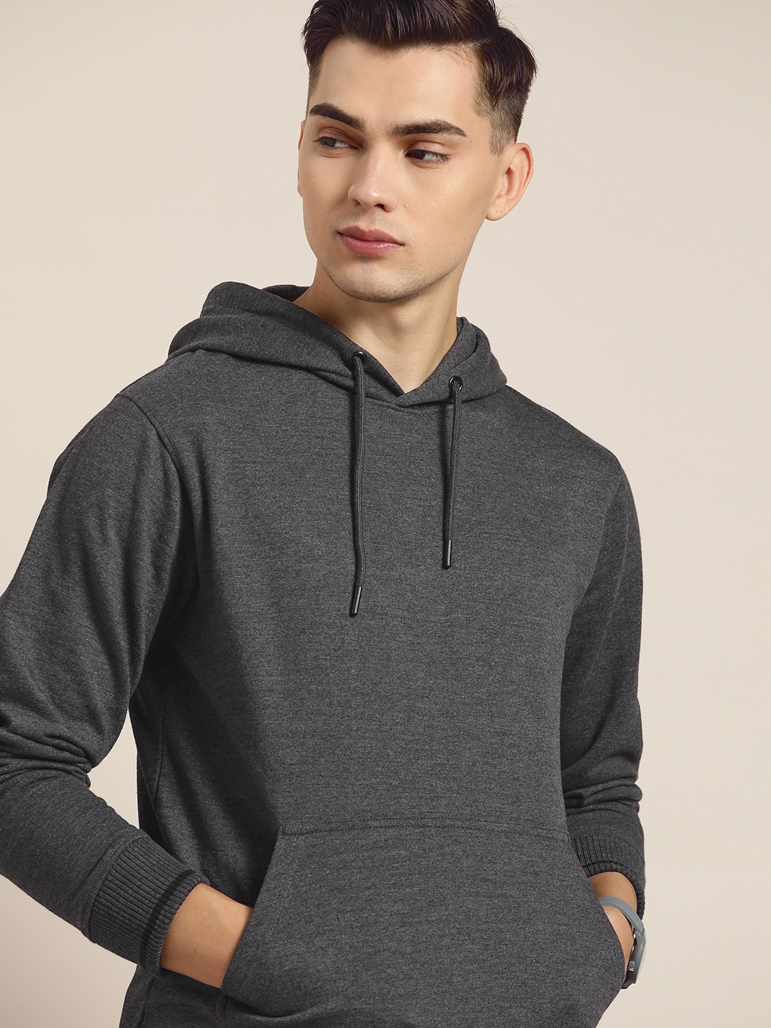 

INVICTUS Men Charcoal Grey Hooded Sweatshirt