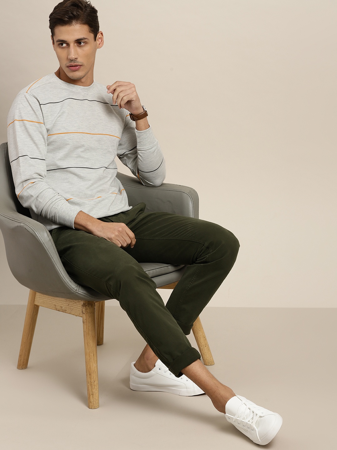 

INVICTUS Men Grey Melange Striped Sweatshirt