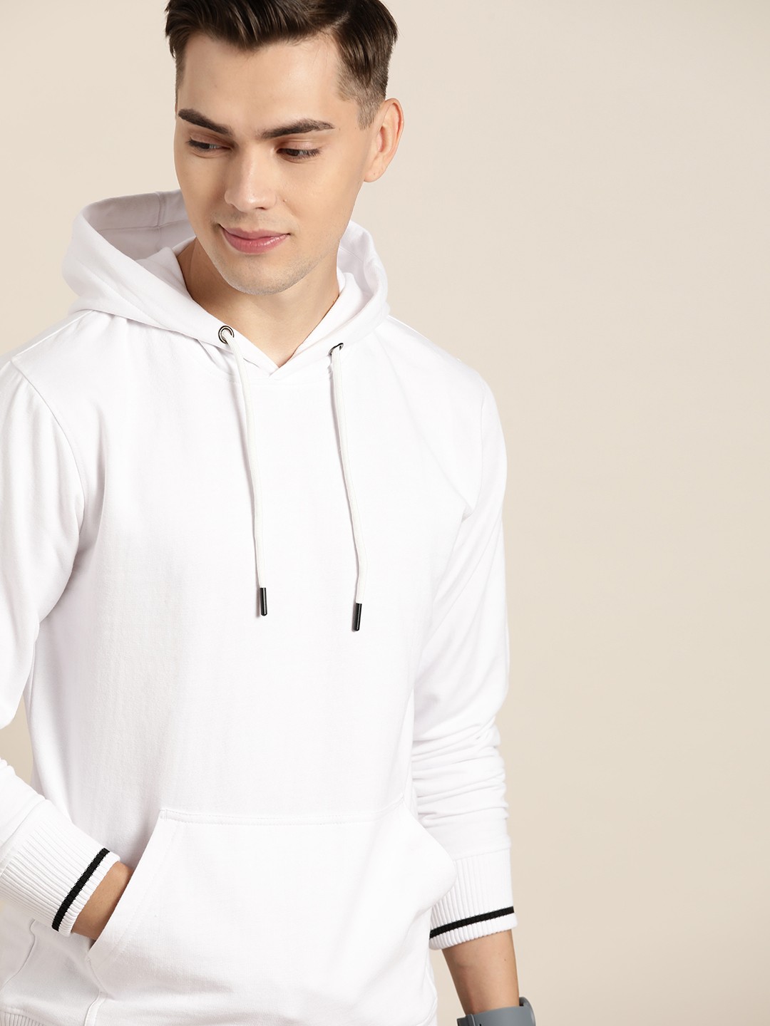 

INVICTUS Men White Hooded Sweatshirt