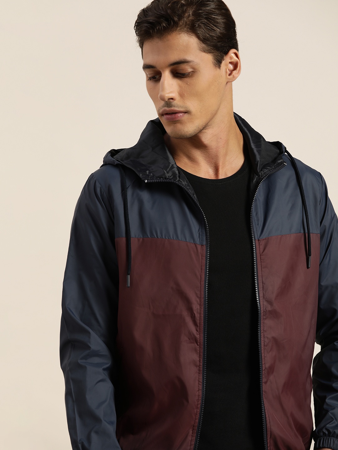 

INVICTUS Men Burgundy & Navy Blue Colourblocked Hooded Tailored Jacket