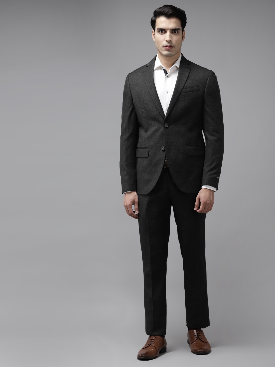 

Blackberrys Men Charcoal Grey Solid Slim Fit Single-Breasted Formal Suit