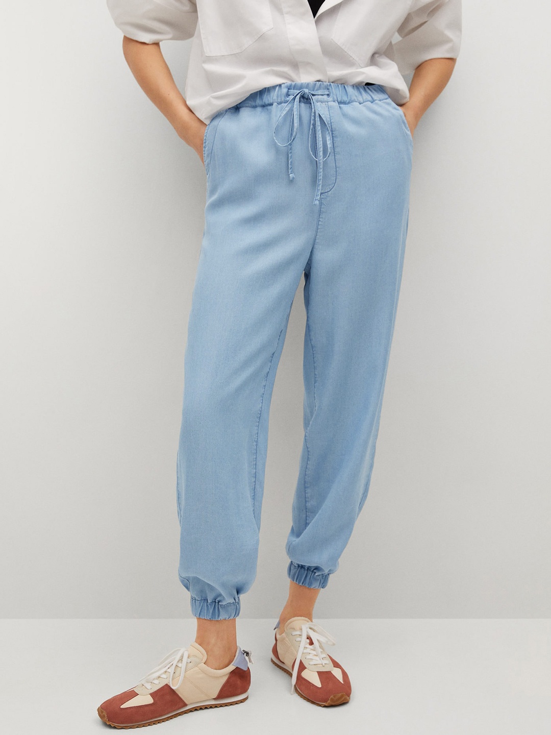 

MANGO Women Blue Solid Chambray Joggers