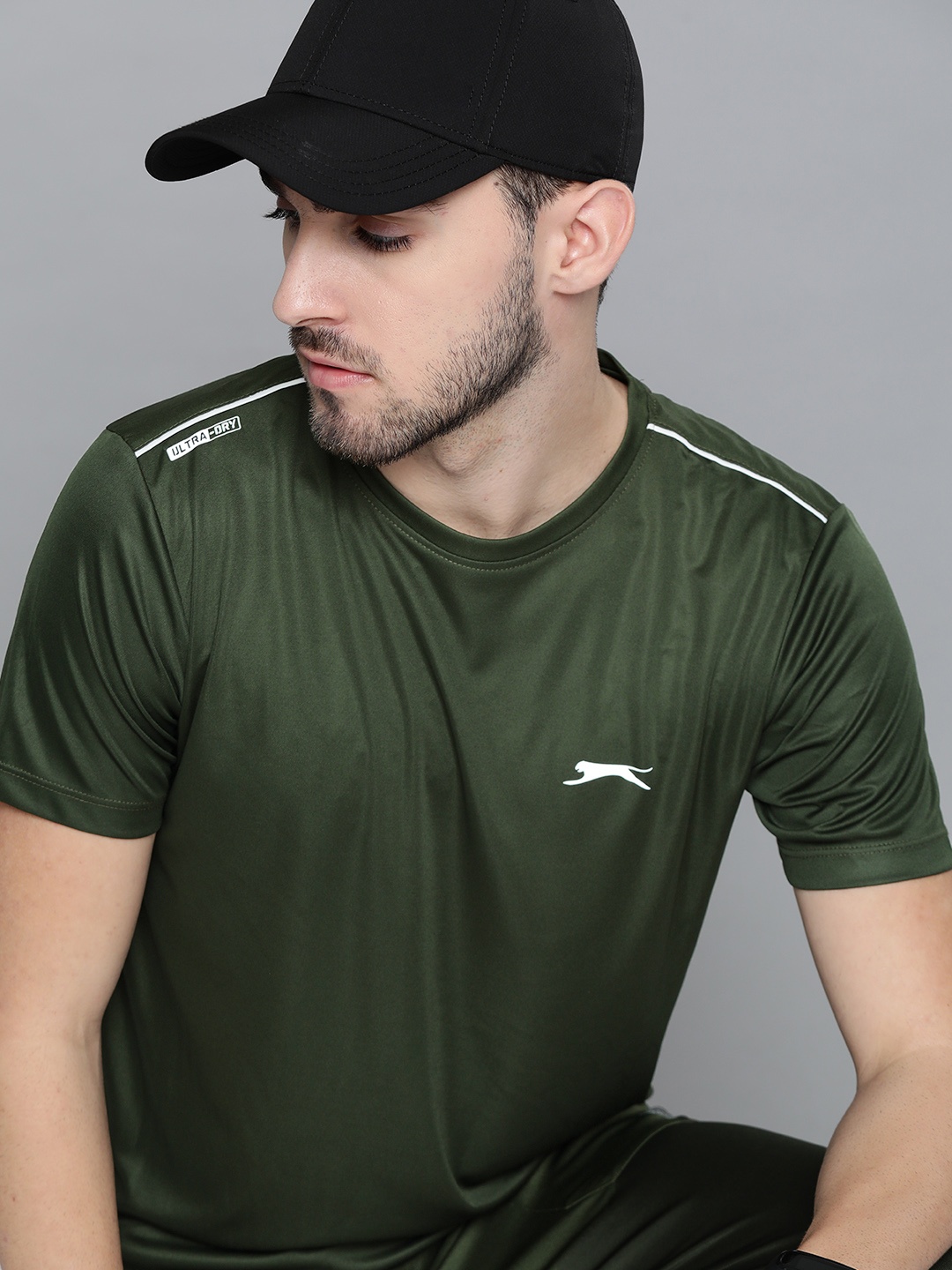 

Slazenger Men Olive Green Solid T-shirt