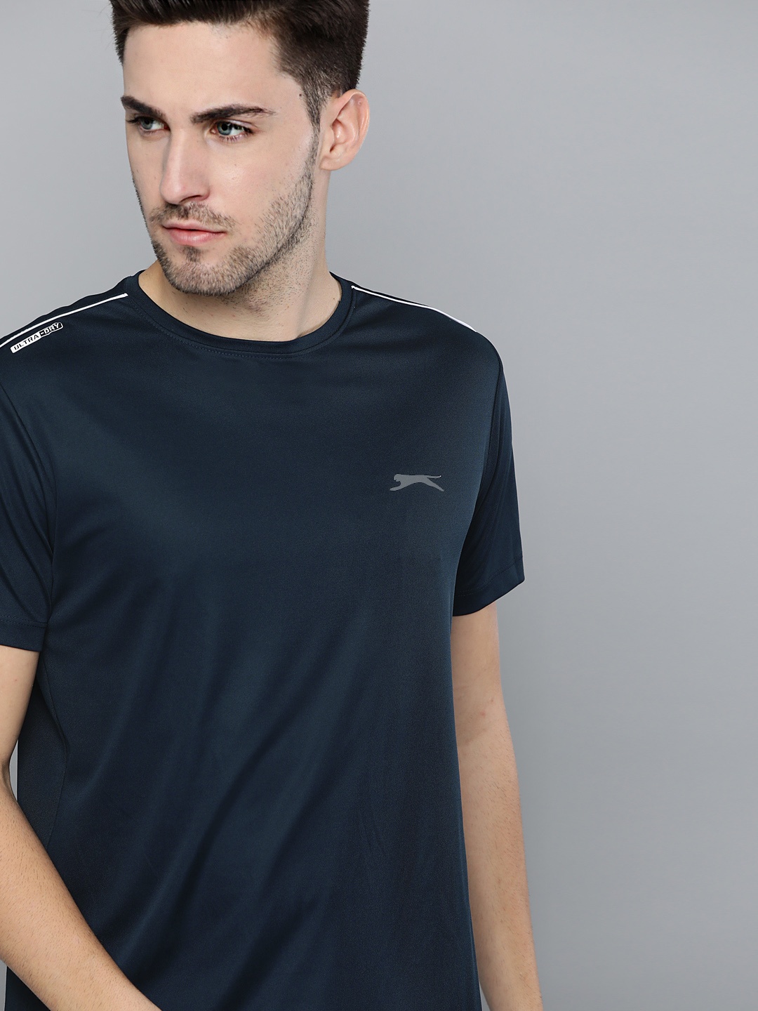 

Slazenger Men Navy Blue Solid T-shirt