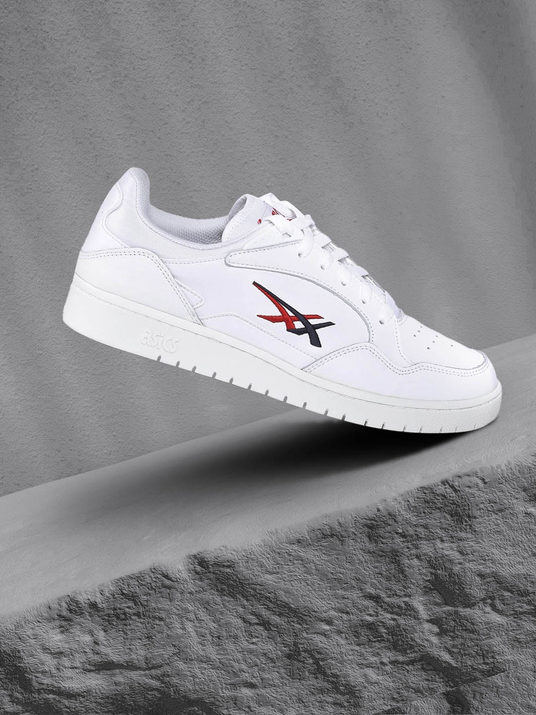 

ASICS Skycourt Men White Leather Running Shoes