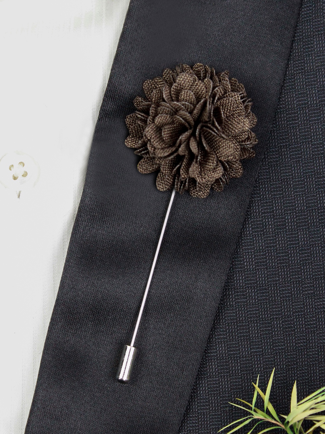 

PELUCHE Unisex Grey & Gold Floral Lapel Pin