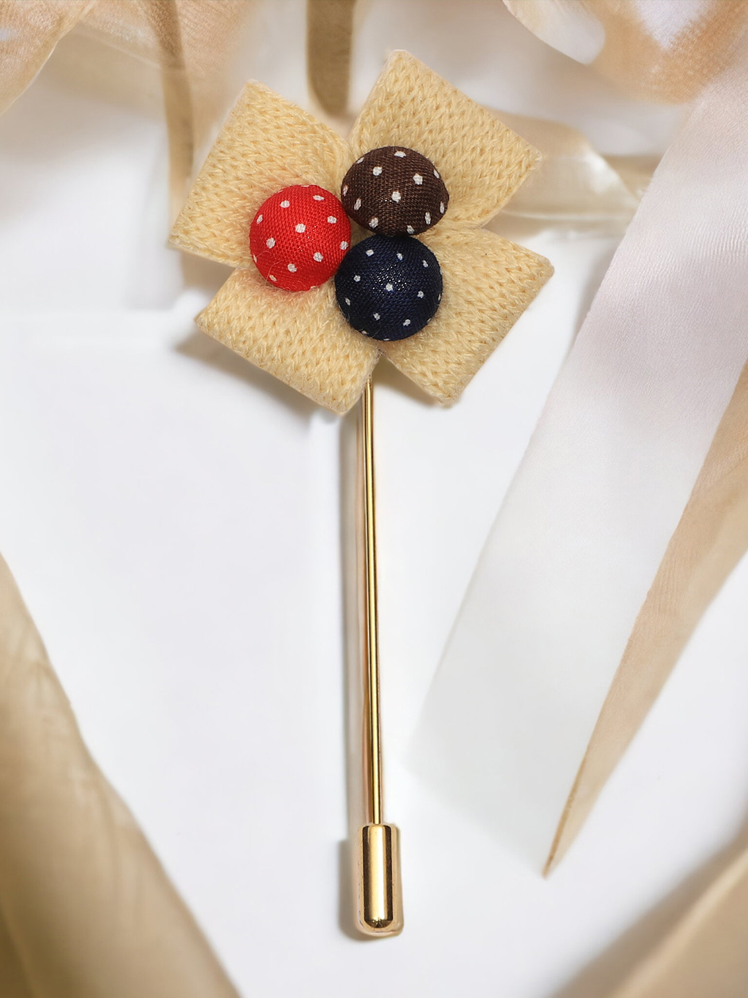 

PELUCHE Adult Unisex Cream-Coloured & Red Floral Shaped Brooch