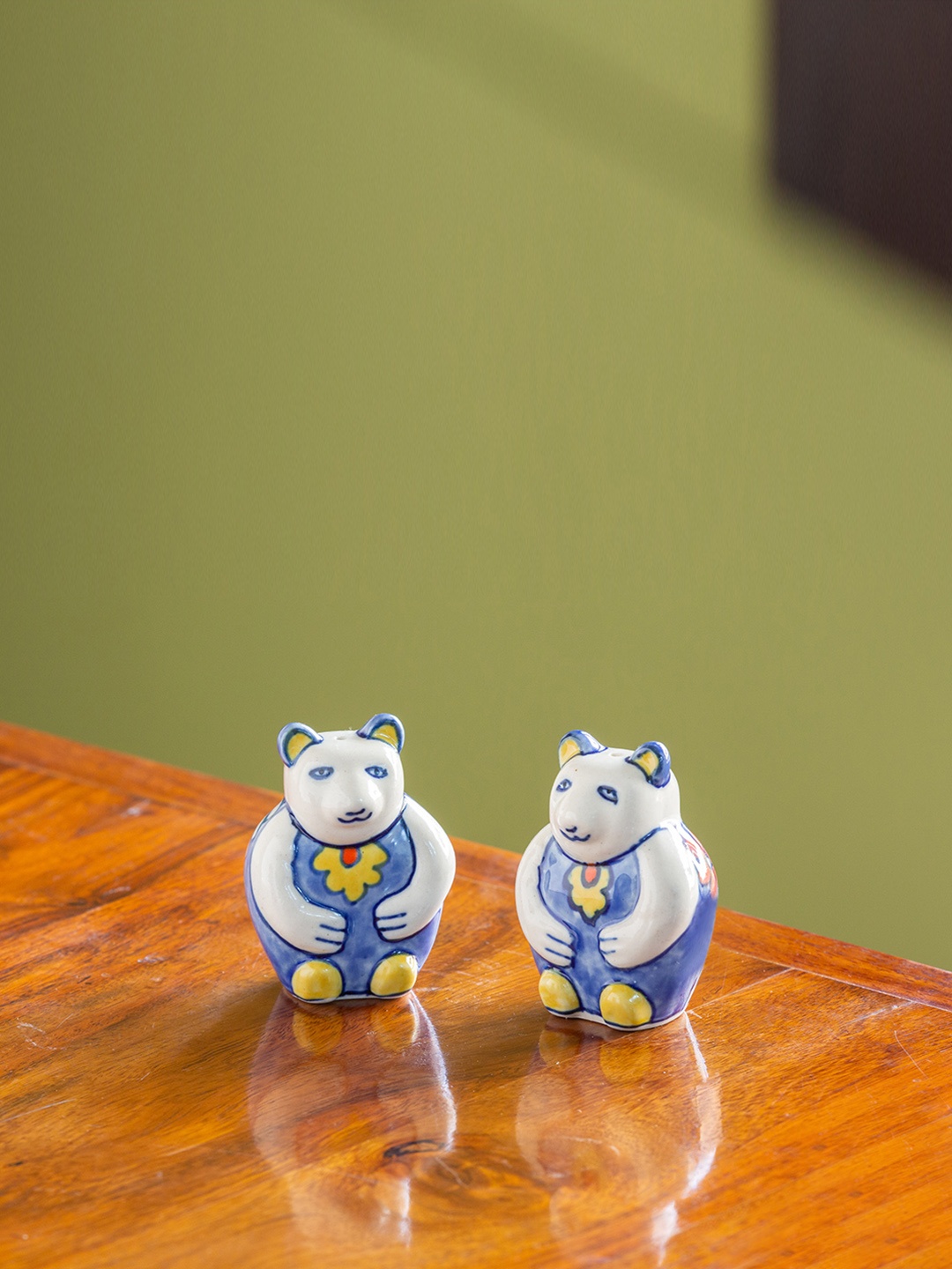 

ExclusiveLane Set Of 2 Blue & White Hand-Painted Ceramic Salt & Pepper Shakers 50 ML