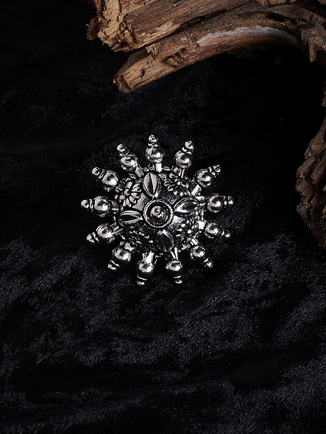 

PANASH Oxidized Silver-Plated & Black Finger Ring