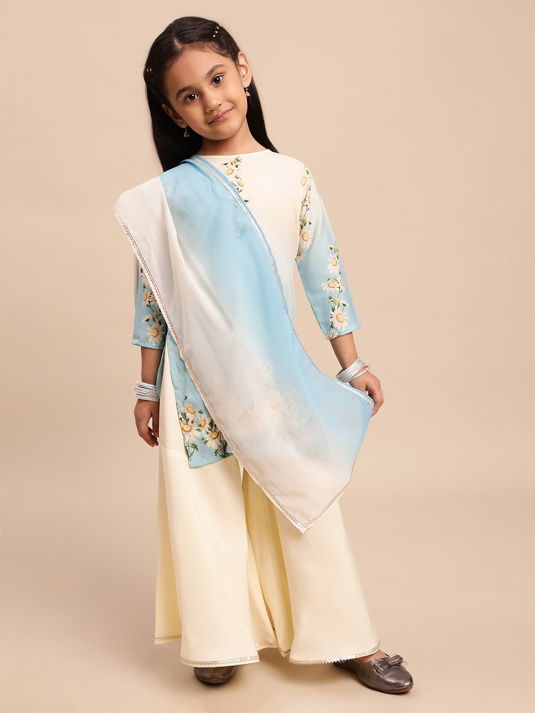

Ahalyaa Girls Blue Floral Printed Regular Straight Kurta Sets