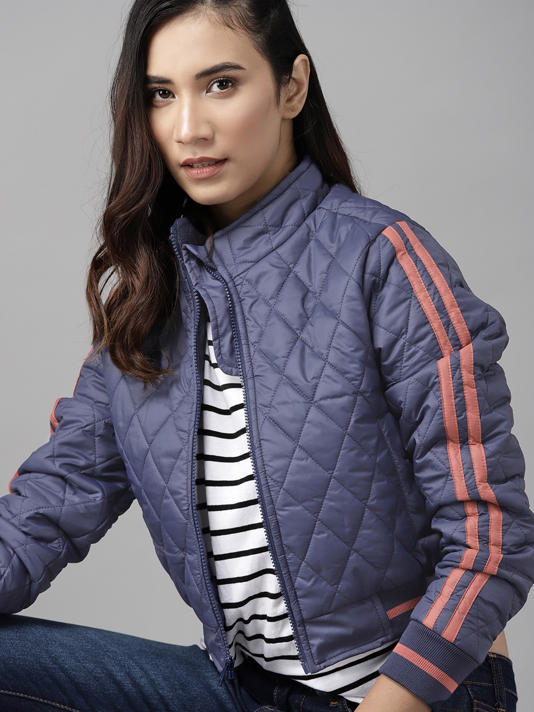 

Roadster Women Navy Solid Quilted Jacket, Navy blue