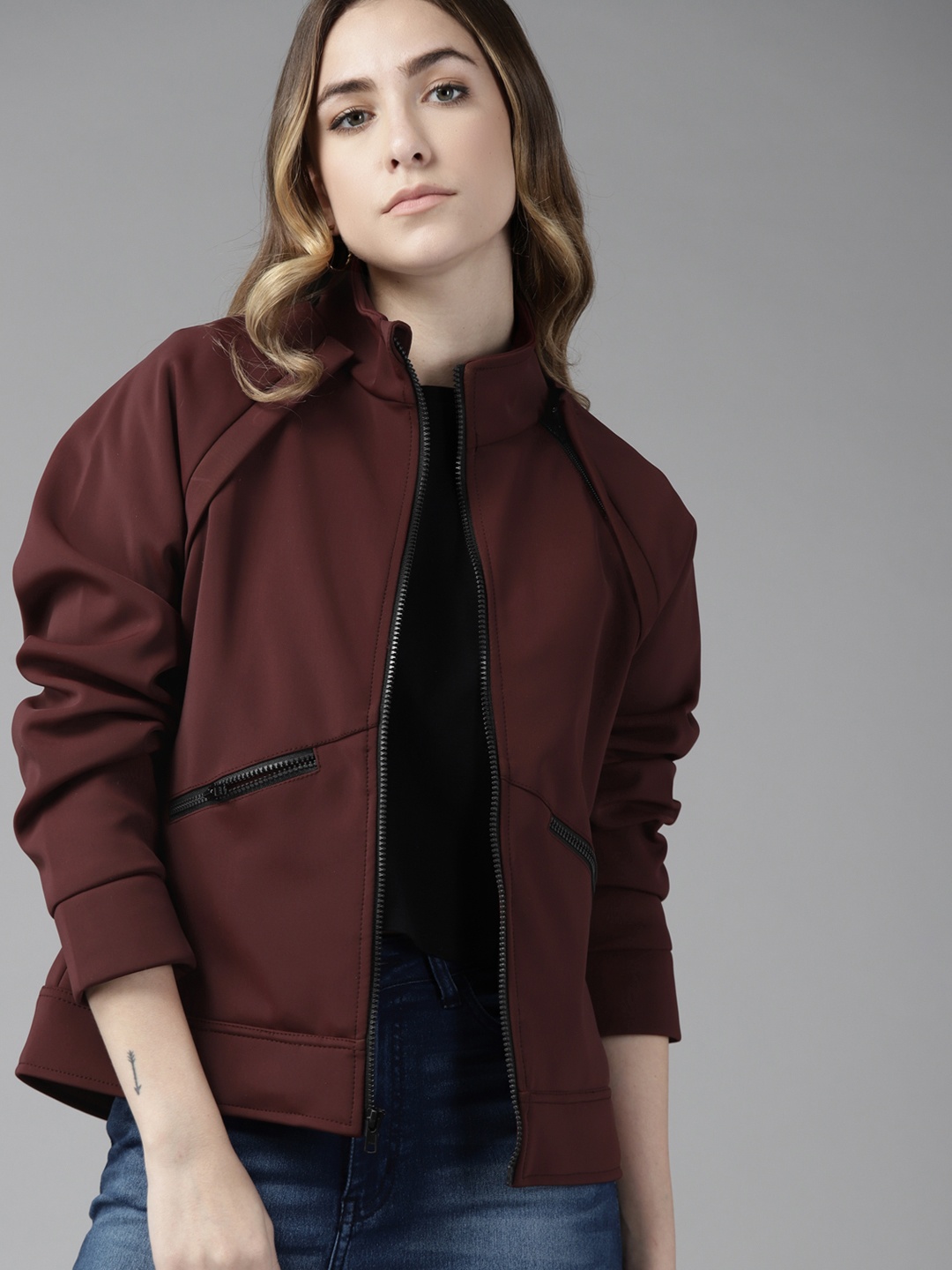 

Roadster Women Maroon Solid Tailored Jacket with Detachable Sleeves