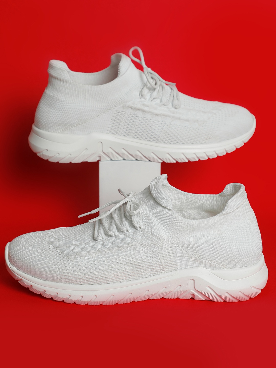 

HIGHLANDER SLIP-ON KNITTED COMFORT SNEAKERS, White
