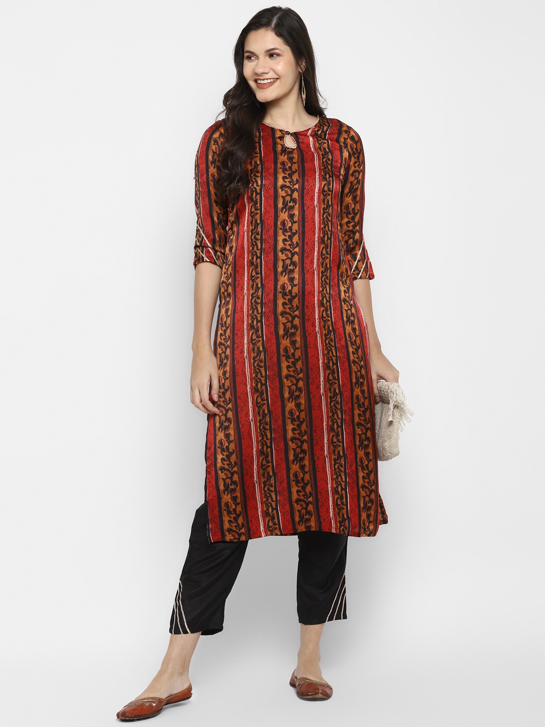 

VAABA Women Maroon & Black Ethnic Motifs Printed Keyhole Neck Kurta with Salwar