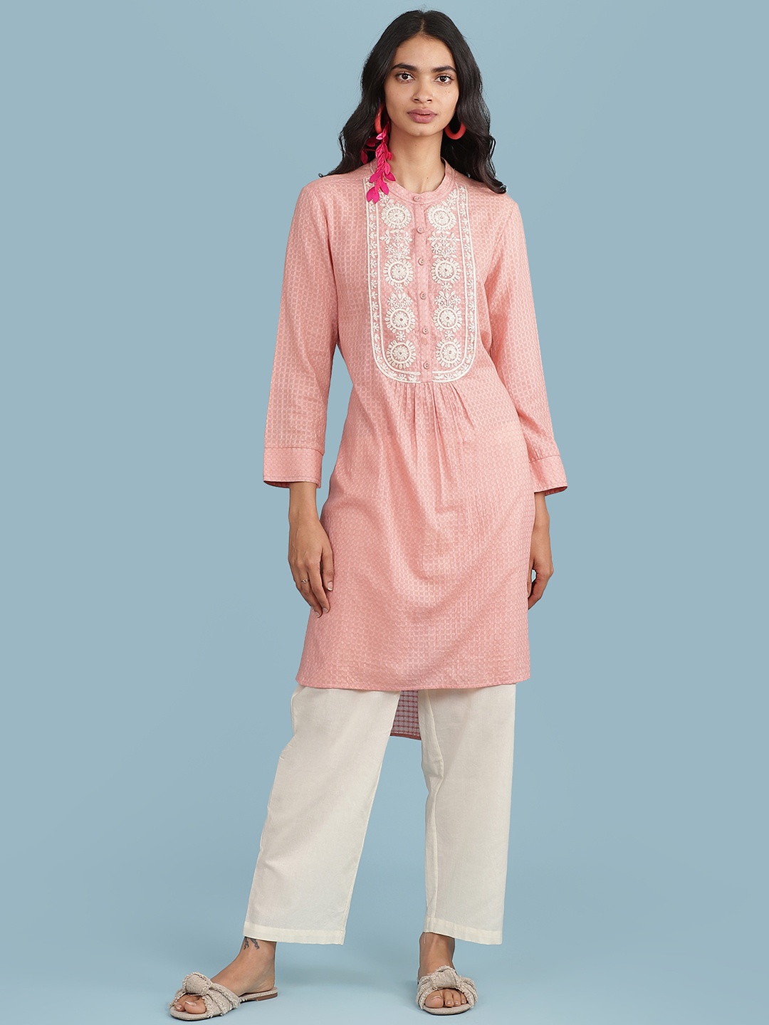 

aarke Ritu Kumar Women Pink & Off-White Cotton Self-Checked Kurta with Trousers