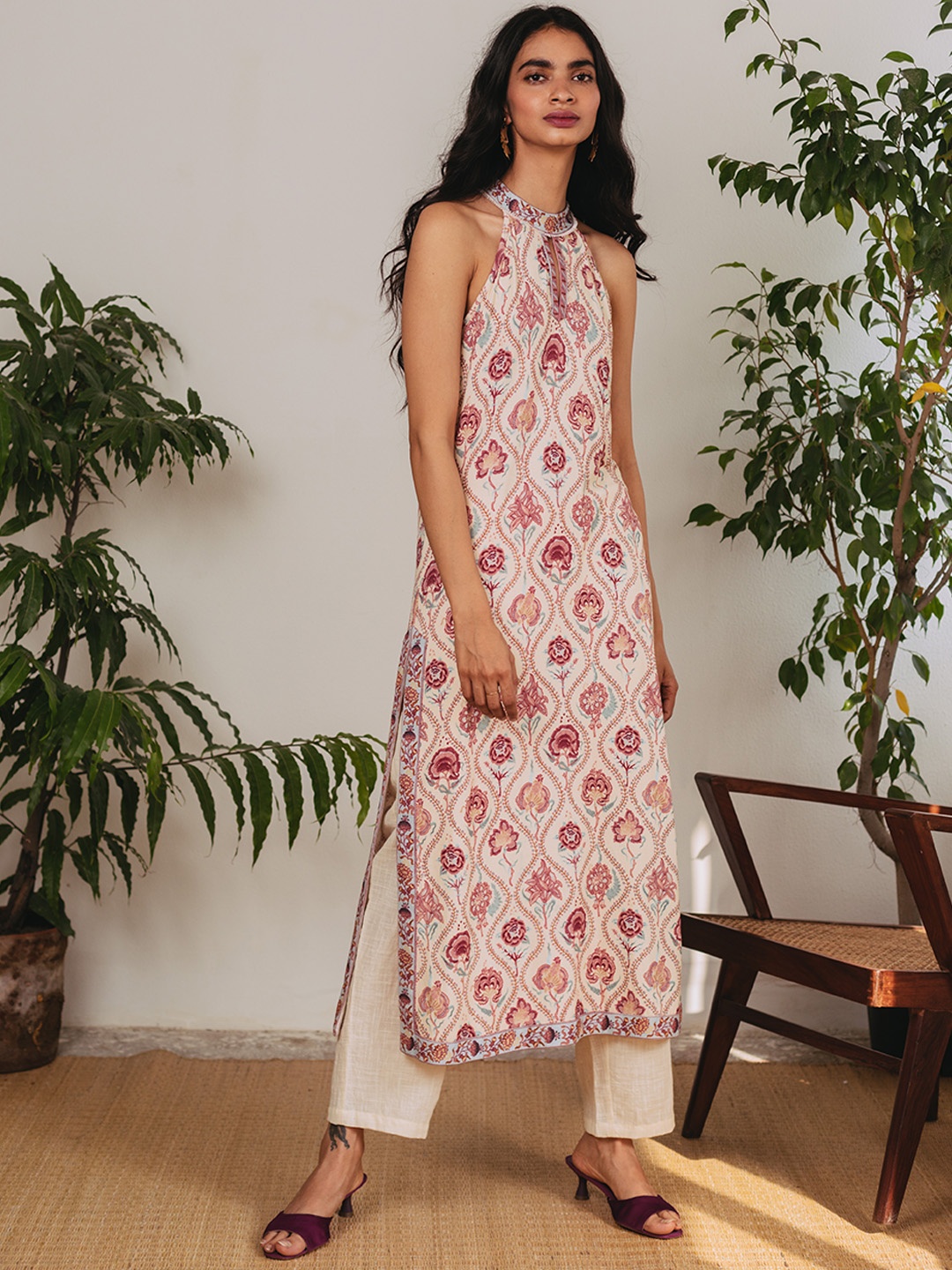 

aarke Ritu Kumar Women Off White & Maroon Ethnic Motifs Printed Kurta with Trousers