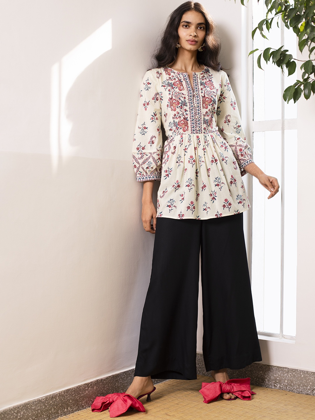 

aarke Ritu Kumar Women Off-White & Pink Floral Print A-Line Kurti