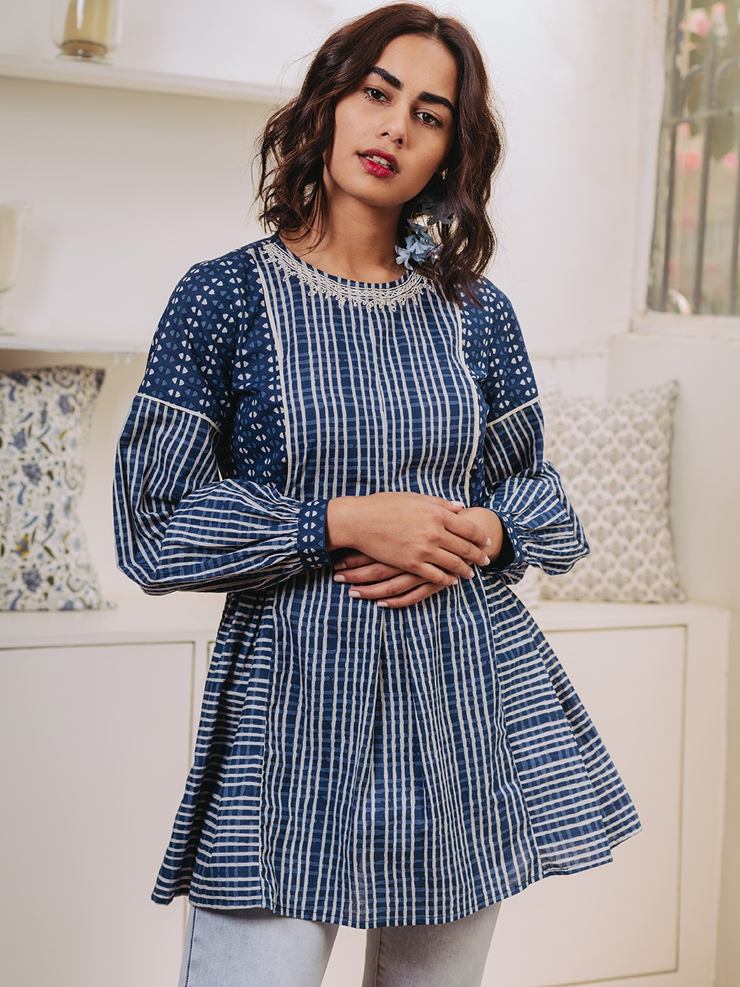 

aarke Ritu Kumar Women Navy Blue & Off-White Cotton Geometric Print A-Line Kurti