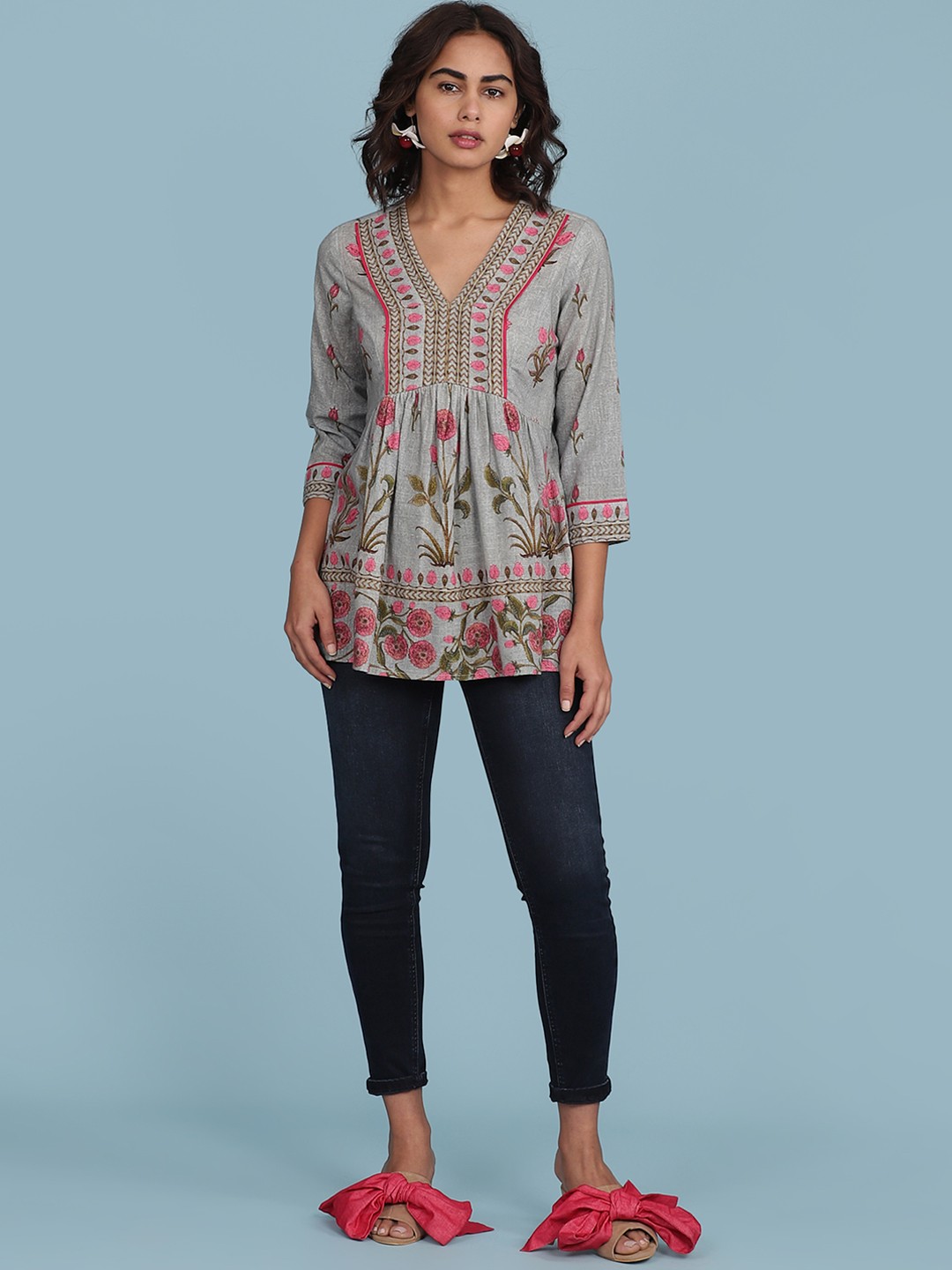 

aarke Ritu Kumar Women Grey & Pink Floral Print A-Line Kurti