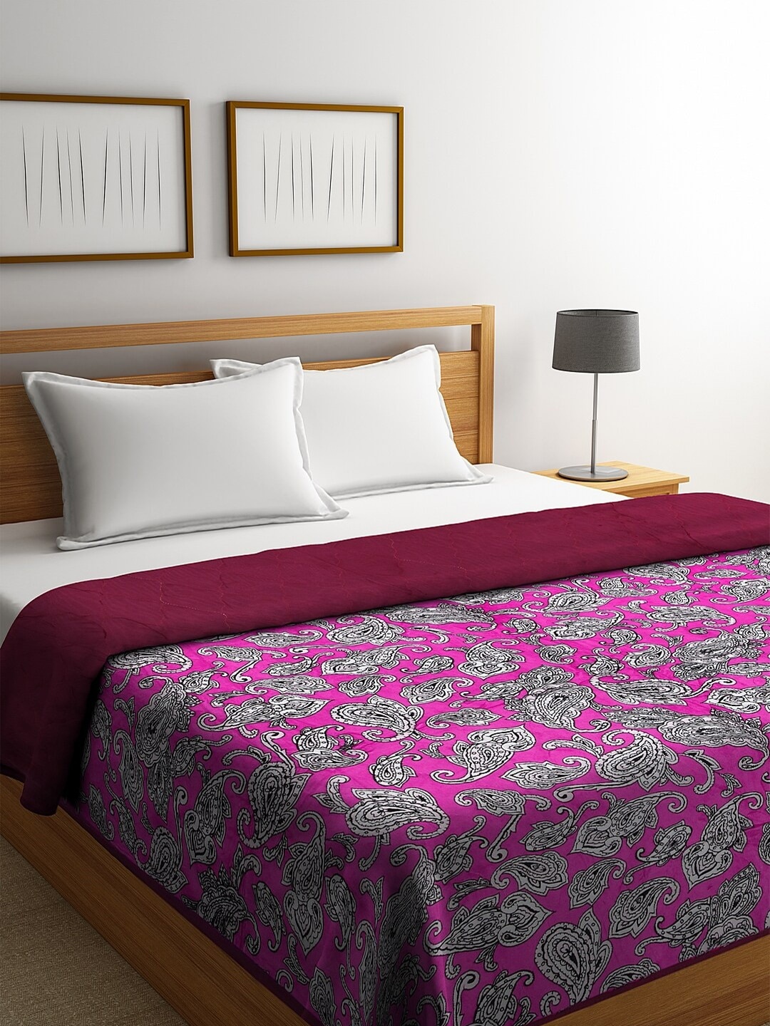 

KLOTTHE Magenta & White Ethnic Motifs AC Room 500 GSM Double Bed Comforter
