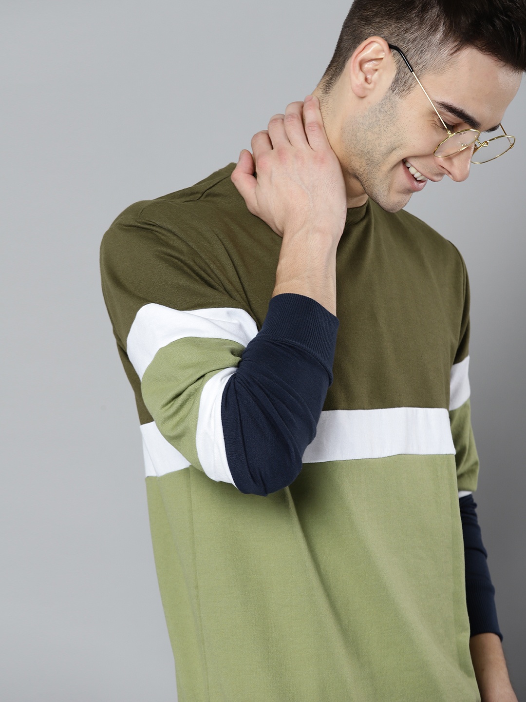 

Mast & Harbour Men Green & White Colourblocked Sweatshirt