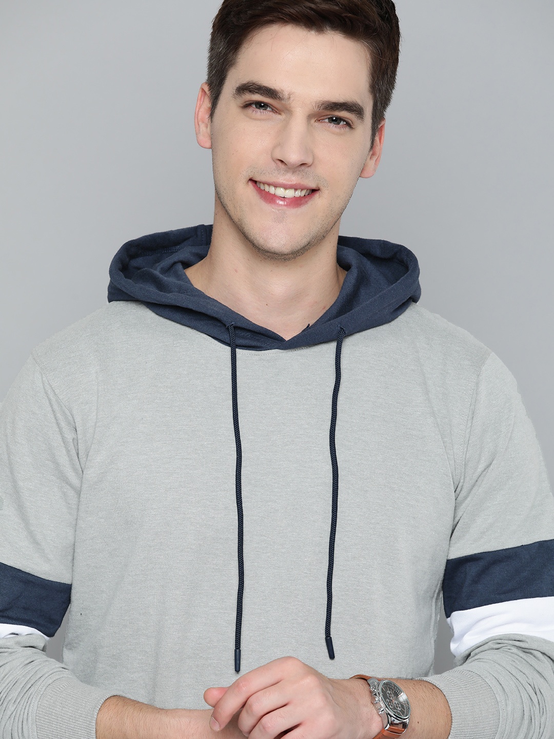 

Mast & Harbour Men Grey Melange Solid Hooded Sweatshirt