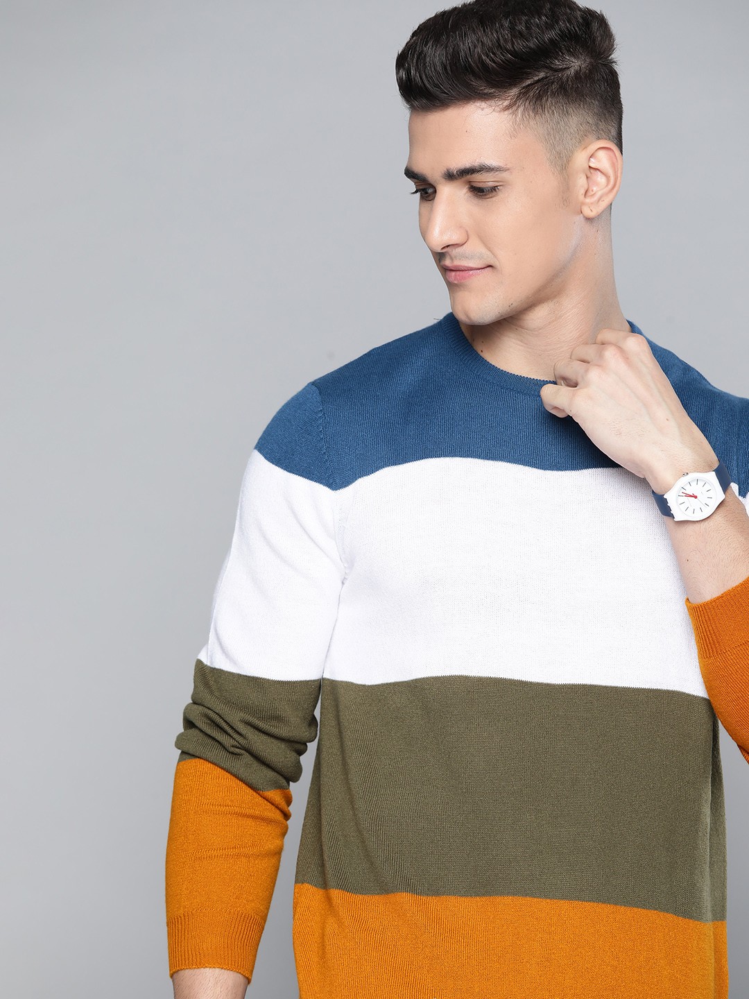 

Mast & Harbour Men White & Olive Green Colourblocked Pullover