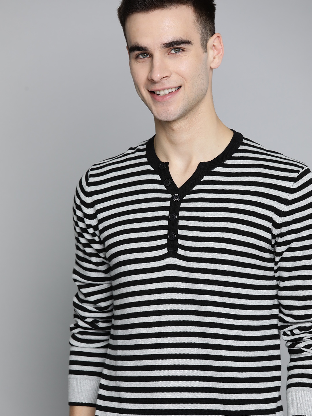 

Mast & Harbour Men White & Black Striped Cotton Pullover