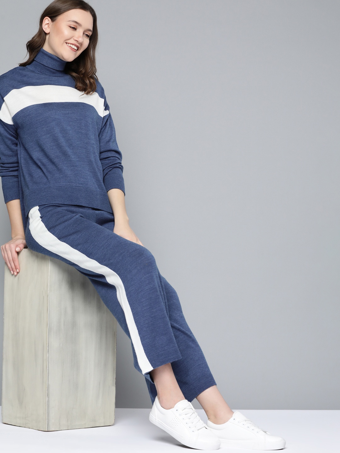 

Mast & Harbour Women Blue & White Striped Knitted Co-Ords