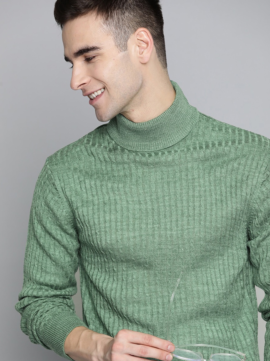 

Mast & Harbour Men Green Striped Pullover