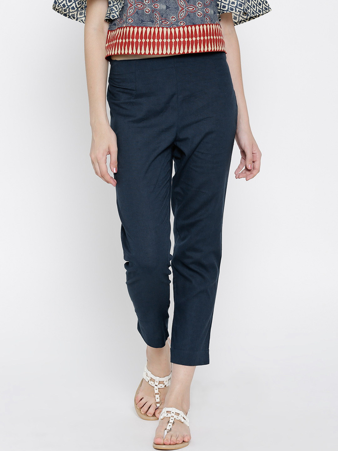 

Aurelia Navy Cropped Casual Trousers, Navy blue
