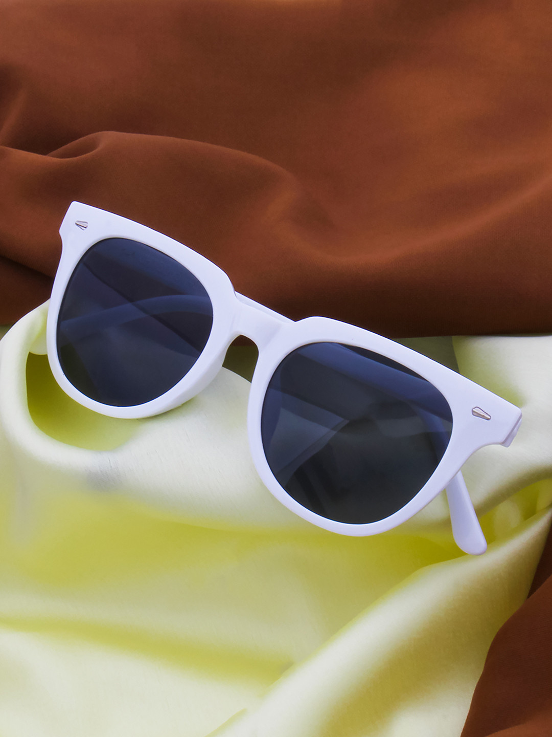 

Ted Smith Unisex Grey Lens Oval Sunglasses with UV Protected Lens TS-WAYFEXY_WHT