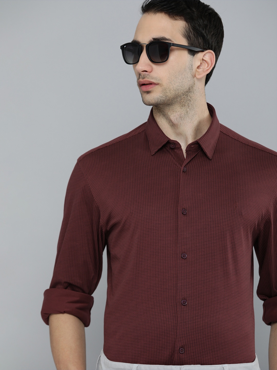 

Indian Terrain Men Burgundy & Black Cotton Slim Fit Micro Grid Checked Smart Casual Shirt