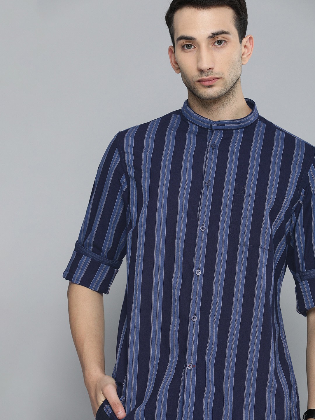 

Indian Terrain Men Blue Slim Fit Striped Pure Cotton Casual Shirt