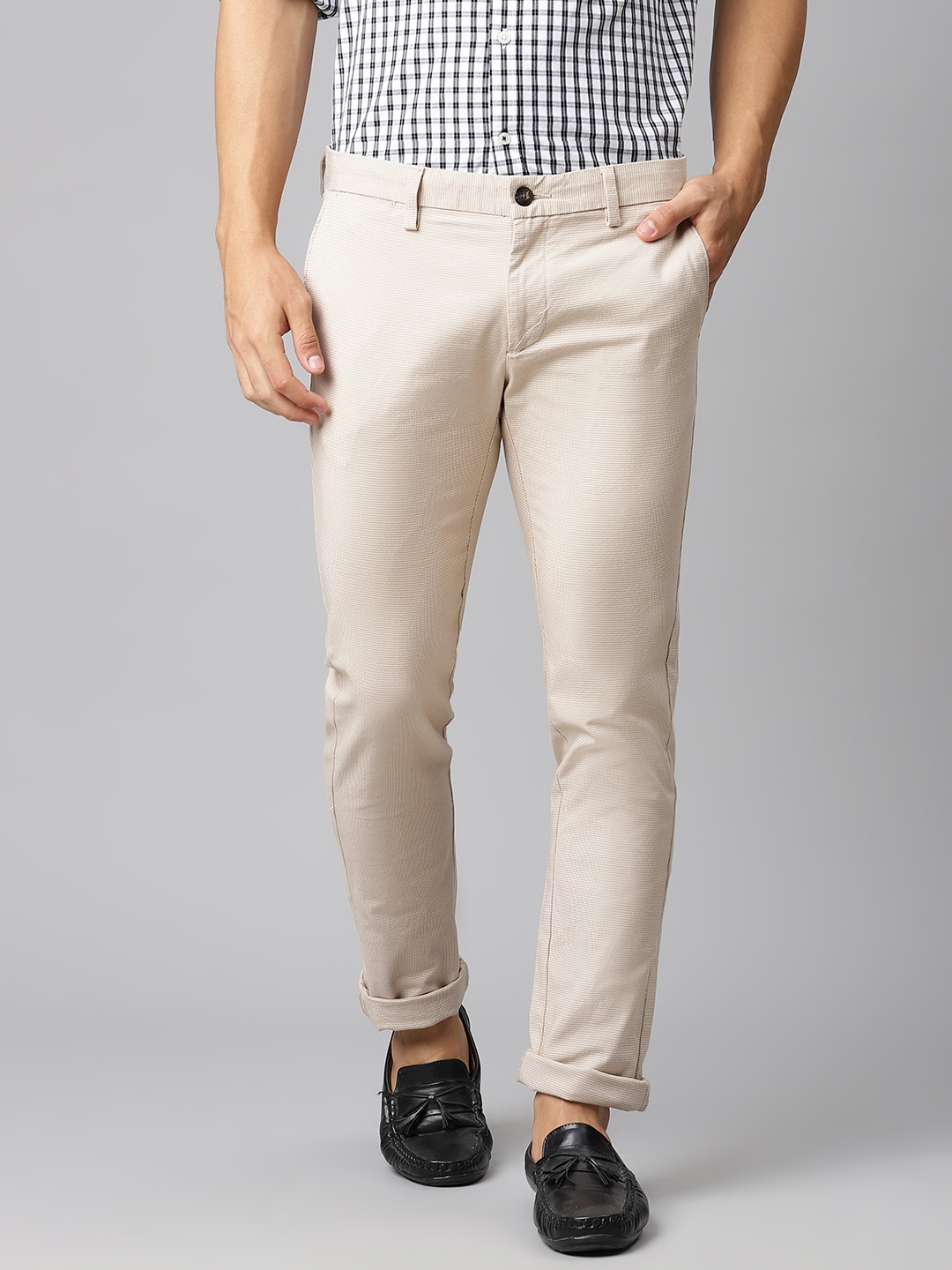 

Indian Terrain Men Off White Solid Slim Fit Regular Trousers