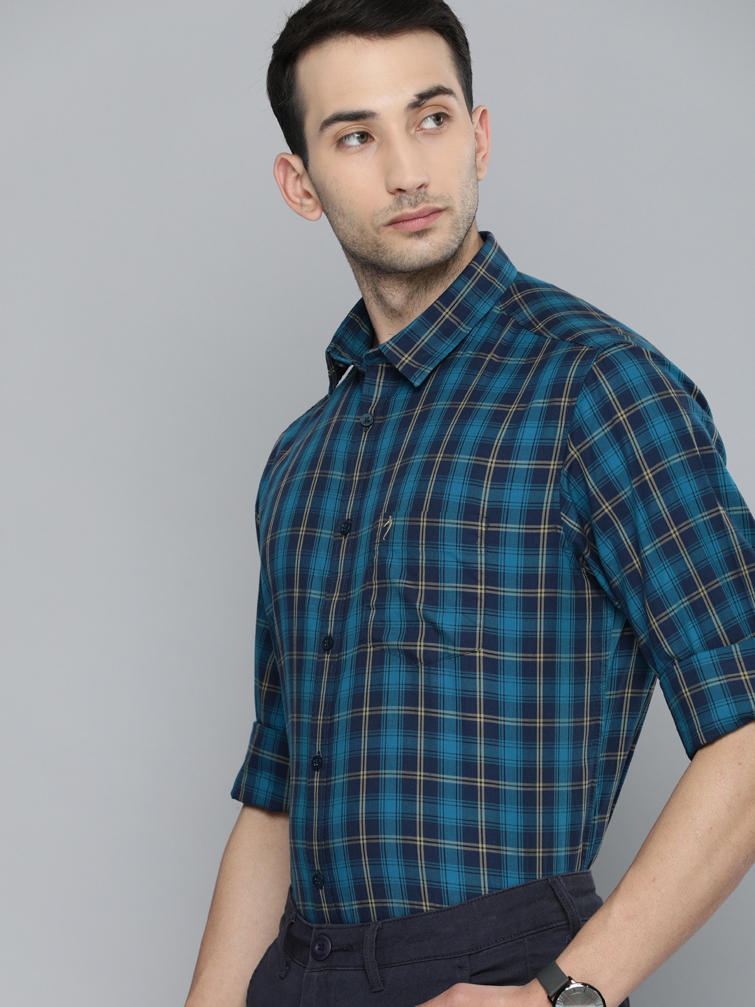 

Indian Terrain Men Blue & Back Checked Slim Fit Casual Shirt