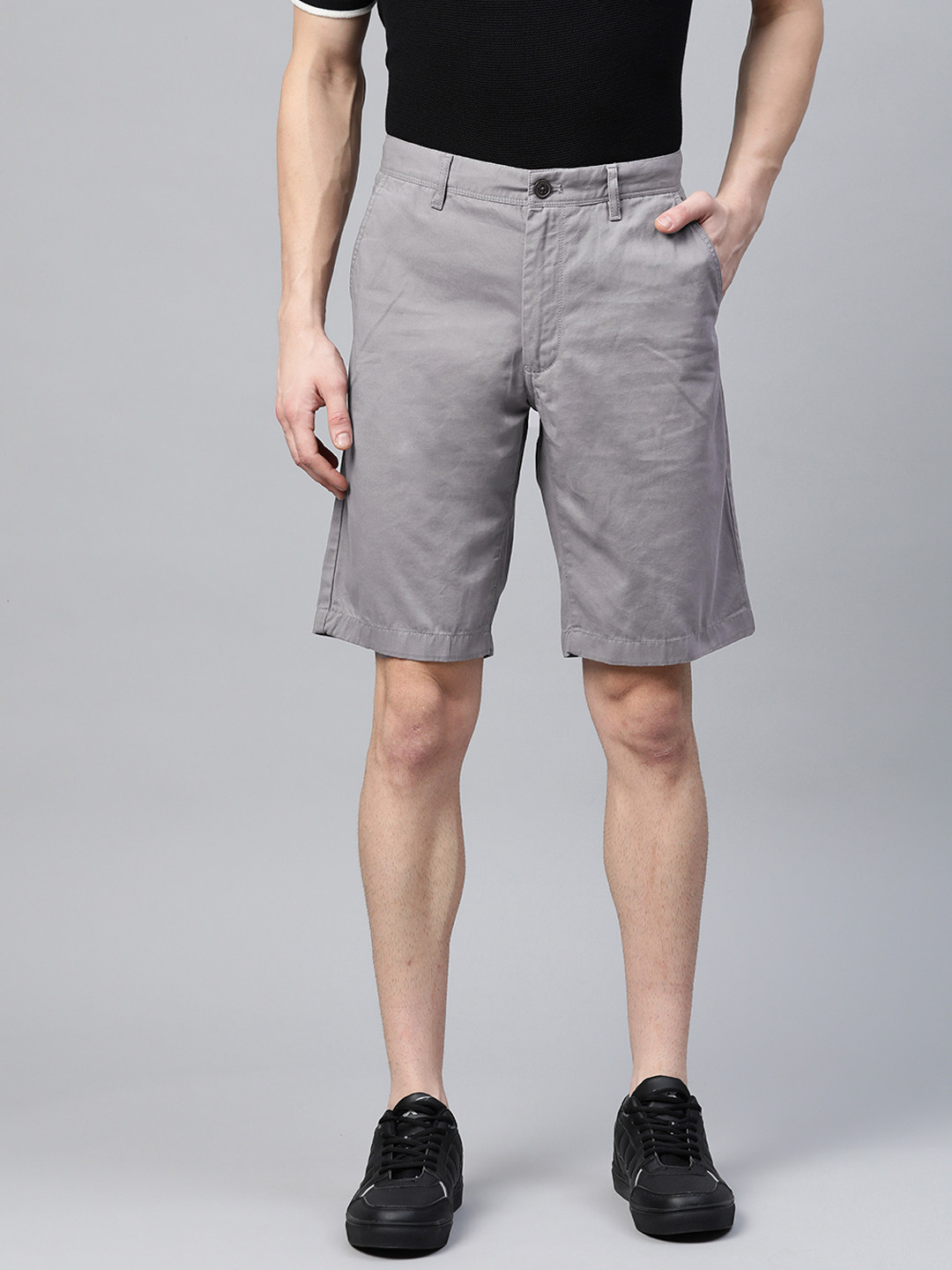 

Indian Terrain Men Grey Solid Mid-Rise Chinos Shorts