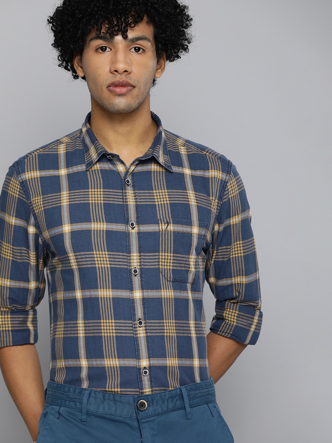 

Indian Terrain Men Blue Chiseled Fit Checked Smart Casual Shirt