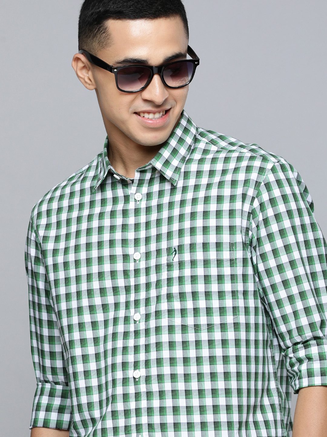

Indian Terrain Men Green Checked Pure Cotton Slim Fit Casual Shirt