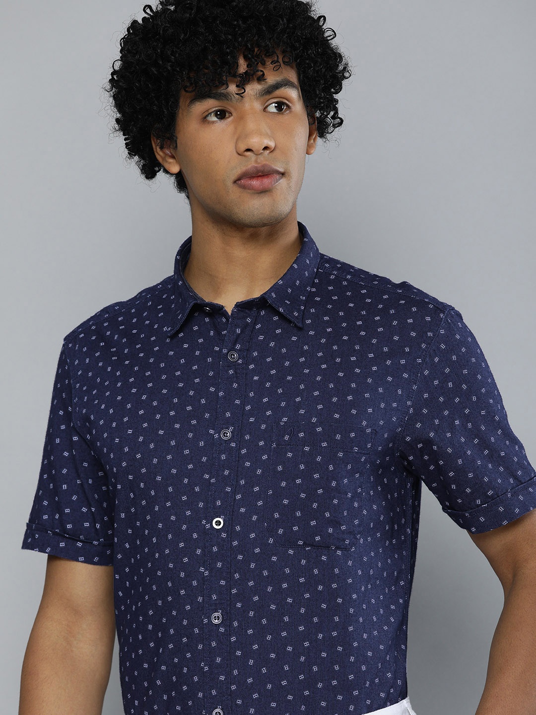 

Indian Terrain Men Blue & White Slim Fit Printed Casual Shirt