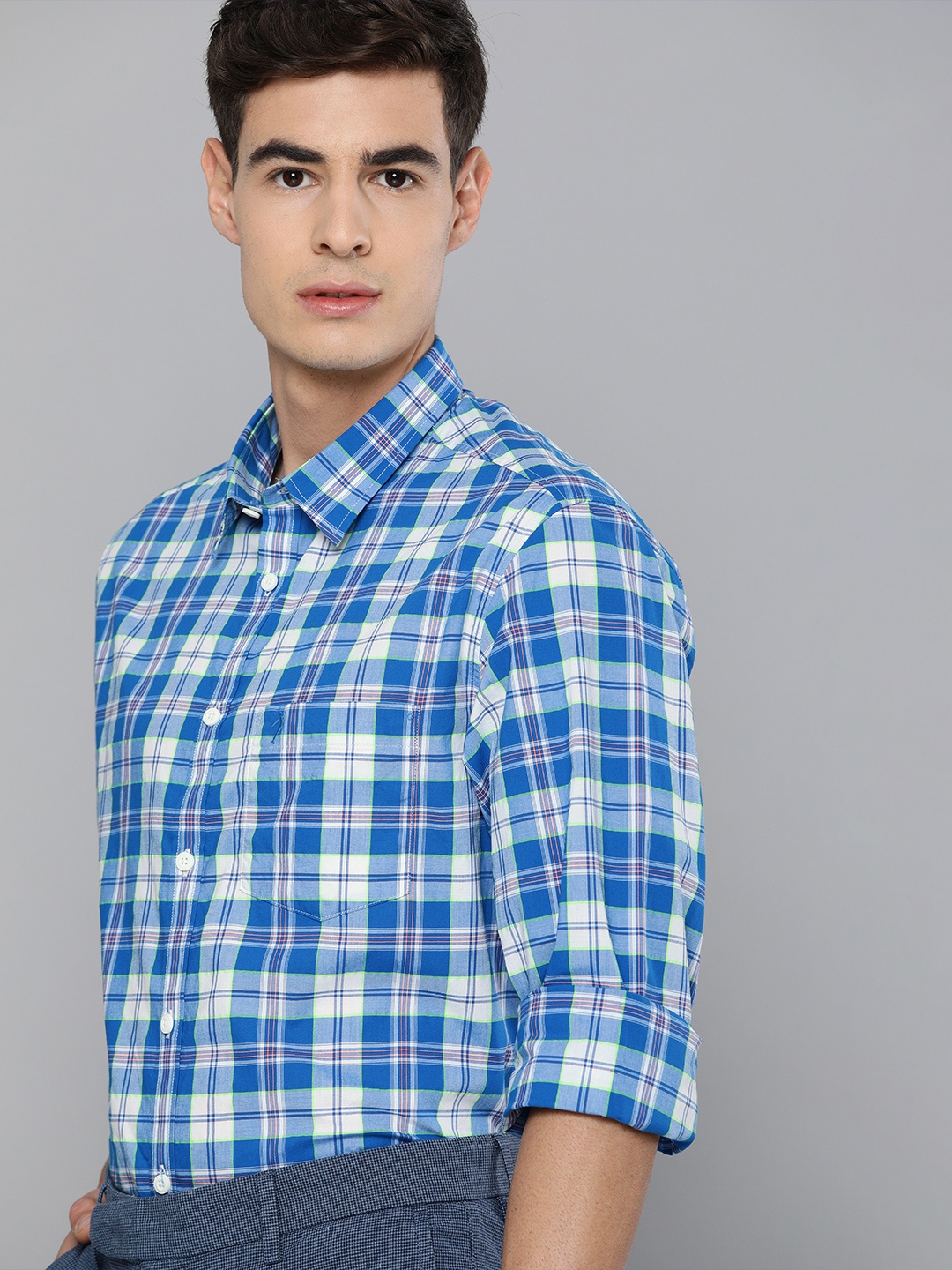 

Indian Terrain Men Blue & White Slim Fit Checked Casual Shirt