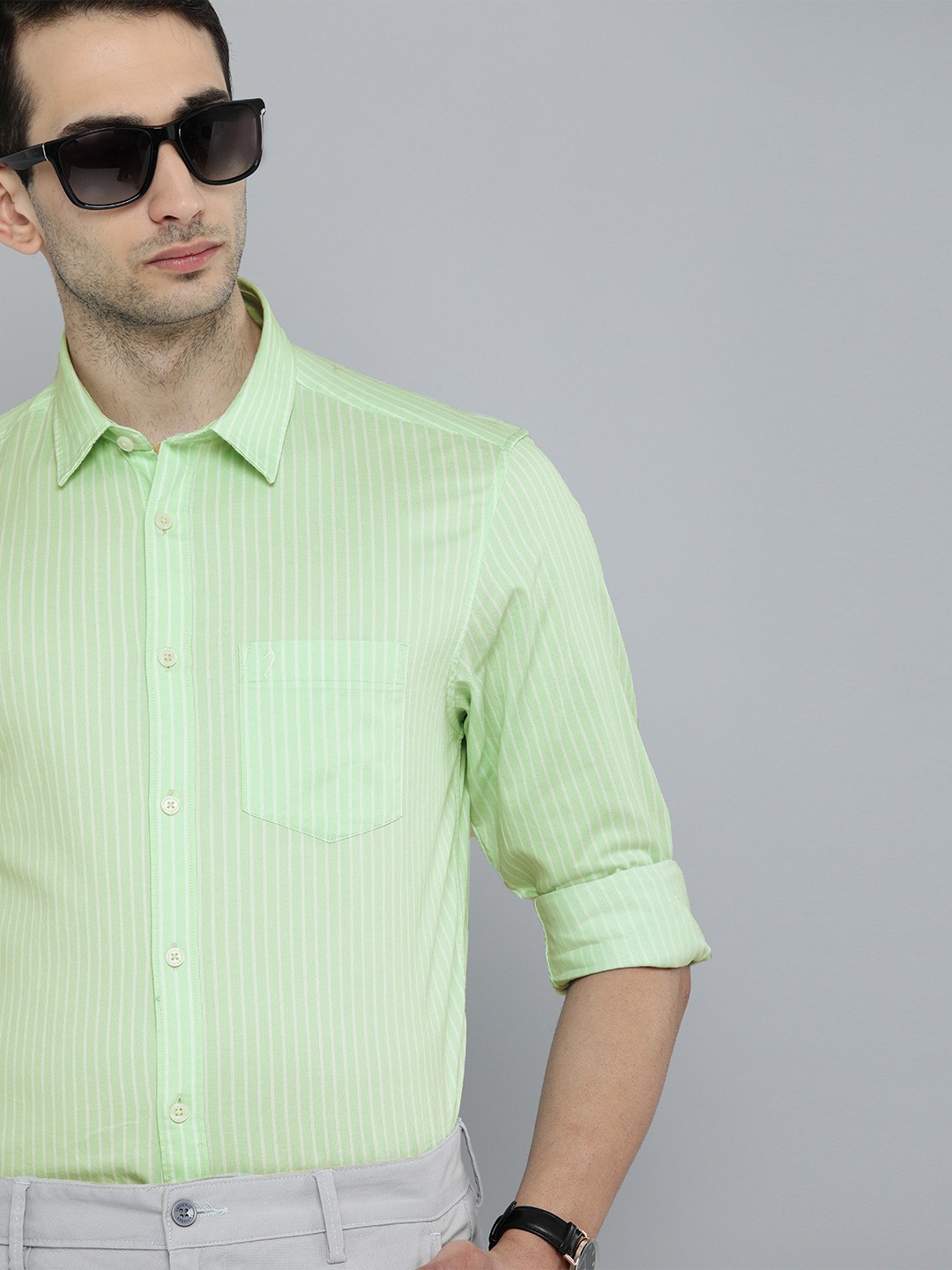 

Indian Terrain Men Green & White Slim Fit Striped Casual Shirt