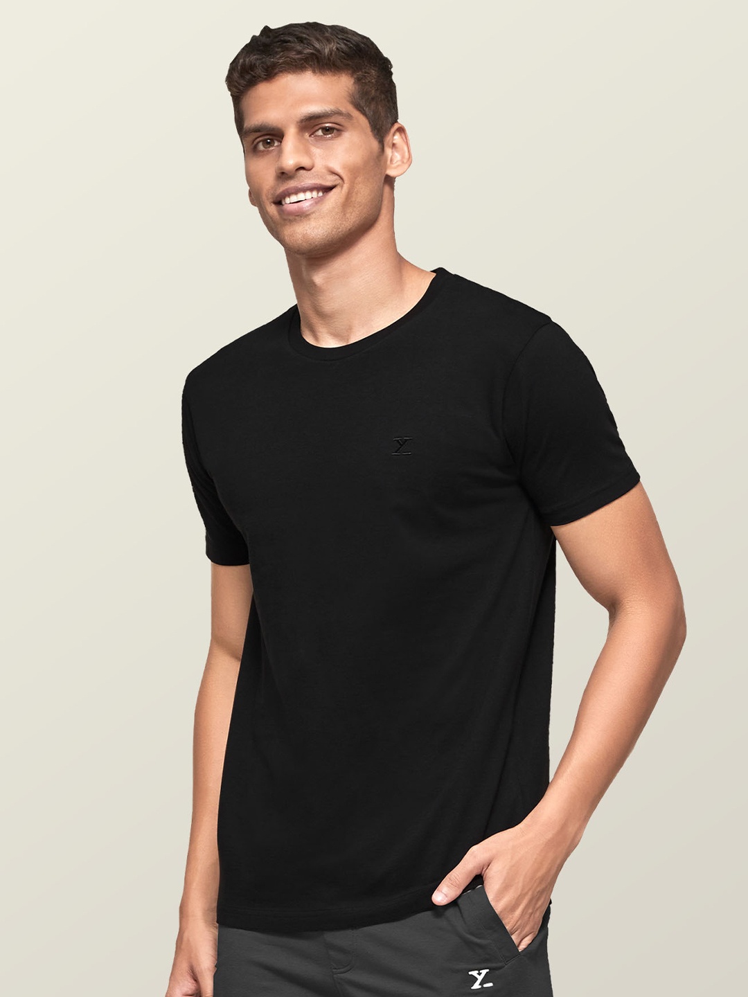 

XYXX Men Black Solid Antimicrobial Organic Cotton Tailored-Fit Sustainable Lounge T-Shirt