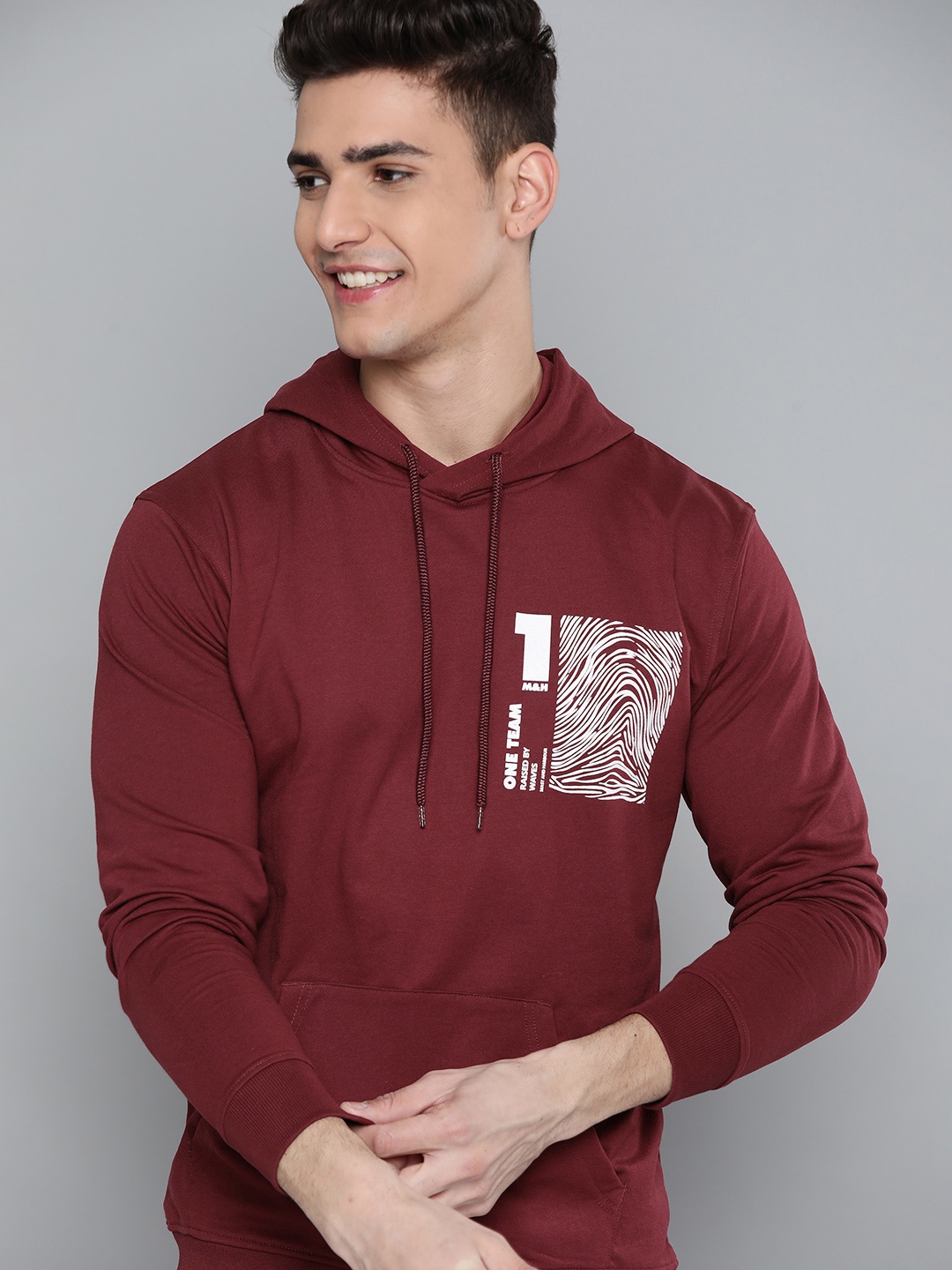 

Mast & Harbour Men Maroon & White Printed Detail Hooded Sweatshirt