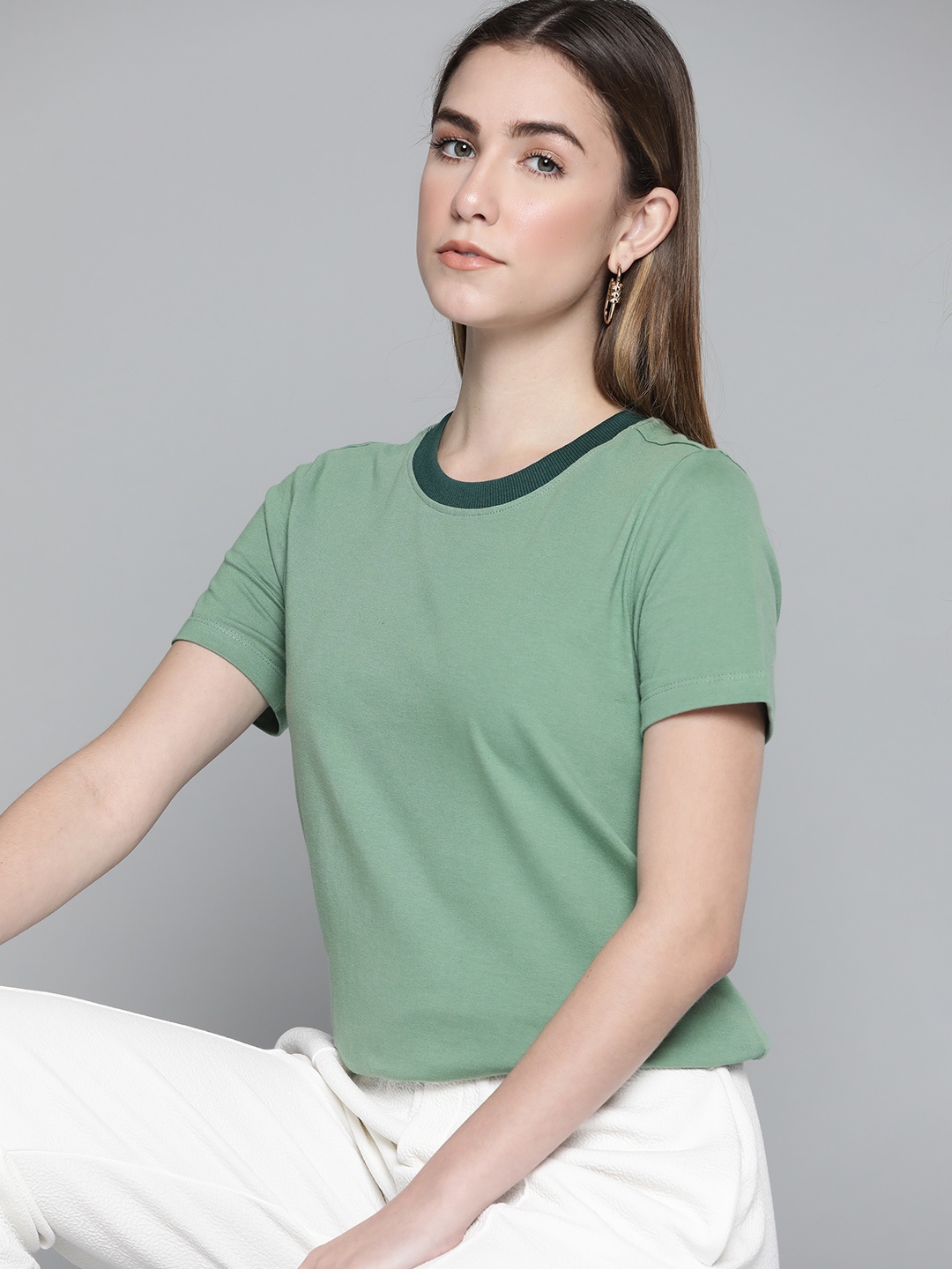 

Chemistry Women Green Solid Pure Cotton T-shirt