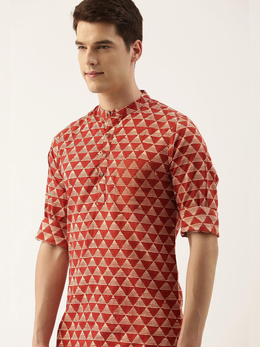 

Taavi Men Maroon & Beige Bagru Hand Block Printed Sustainable Kurta with Chest Pocket