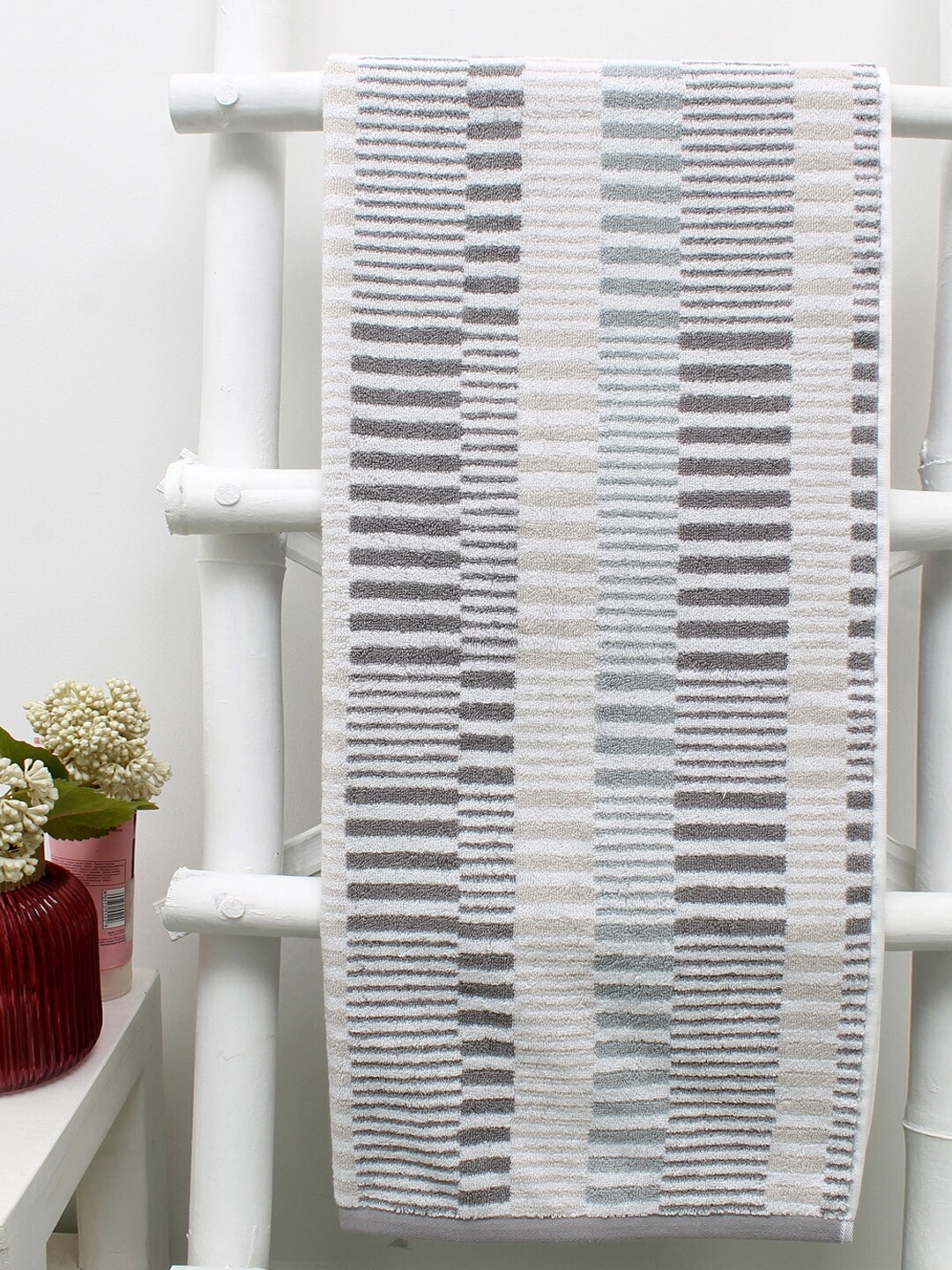

AVI Living Silver-Coloured & White Striped 550 GSM Cotton Bath Towel